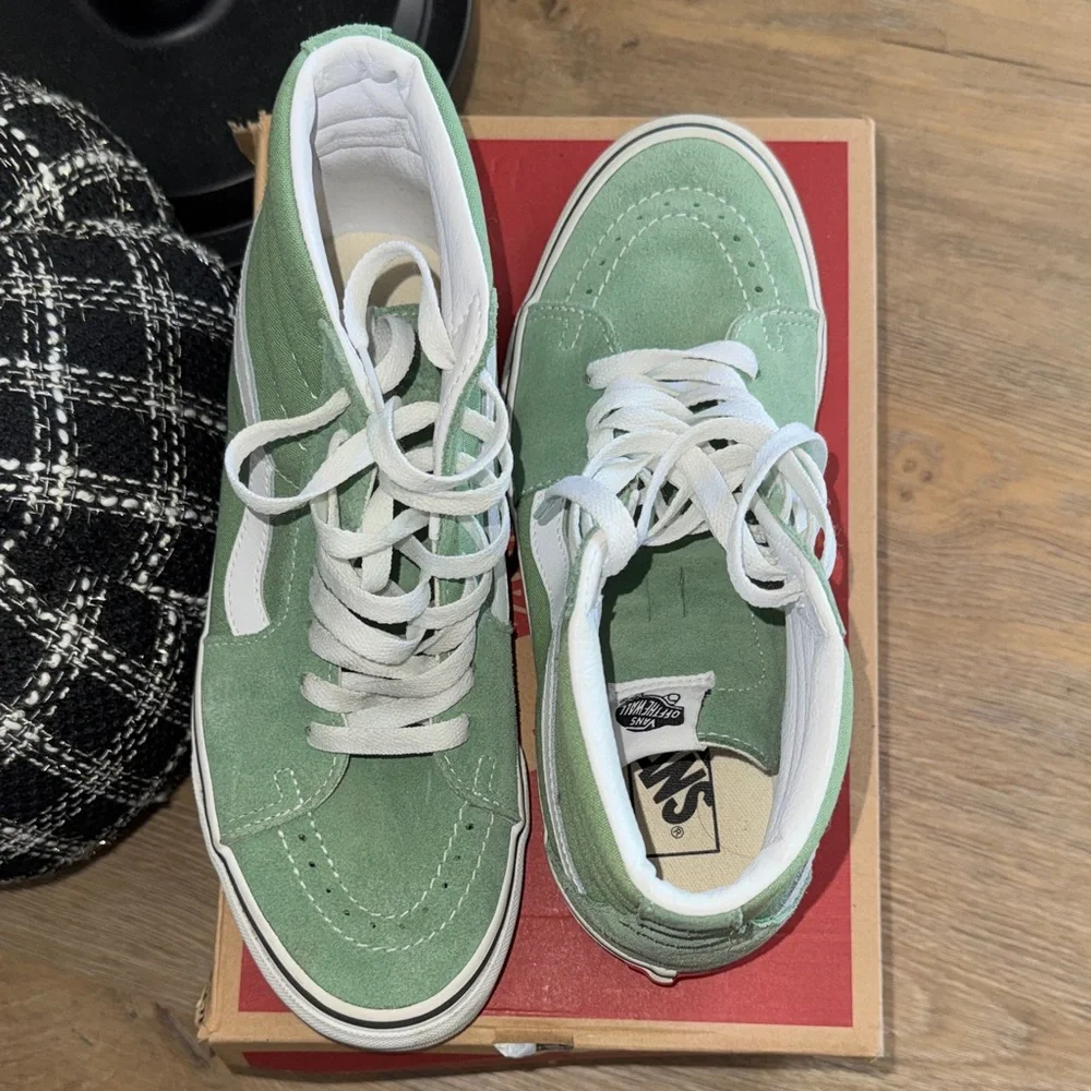 Vans Classic Green and White High-Tops - Picture 4 of 4